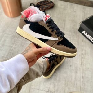 Air Jordan Retro 1 Low Travis Scott Hombre