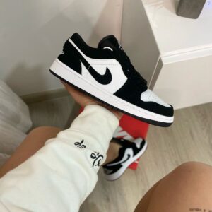 Jordan Retro 1 Low Black and White Mujer