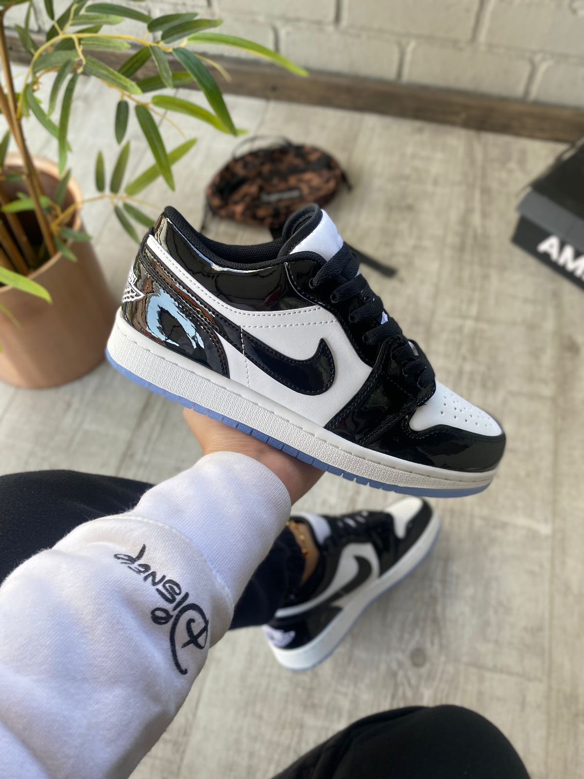 Jordan Retro 1 Charol Concord Baja Mujer y Hombre - Image 3