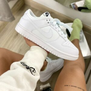 Nike SB Dunk Low Triple White Mujer y Hombre